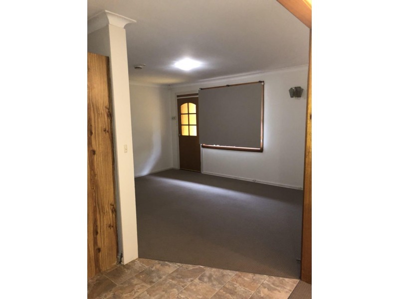 9 Faull Cres, Parkes NSW 2870