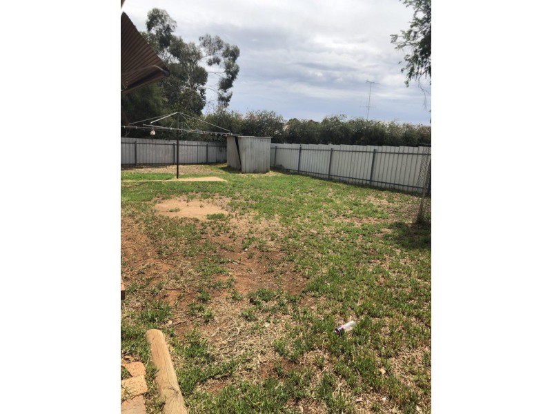 9 Faull Cres, Parkes NSW 2870