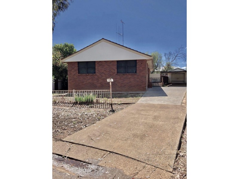 9 Faull Cres, Parkes NSW 2870