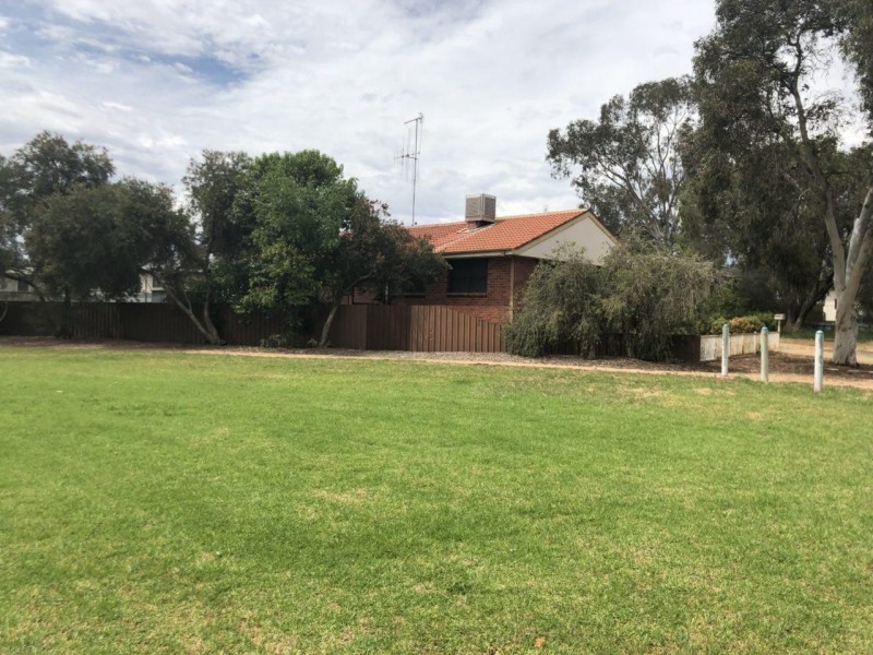 9 Faull Cres, Parkes NSW 2870