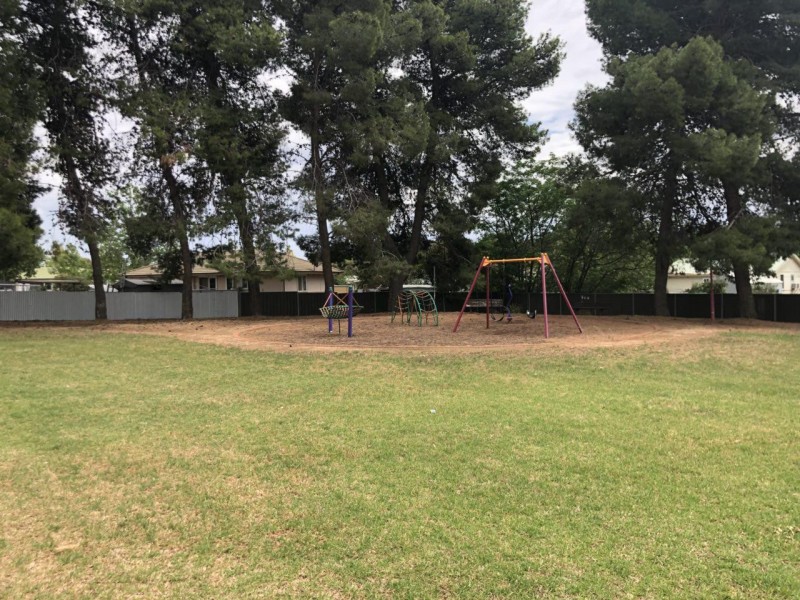 9 Faull Cres, Parkes NSW 2870