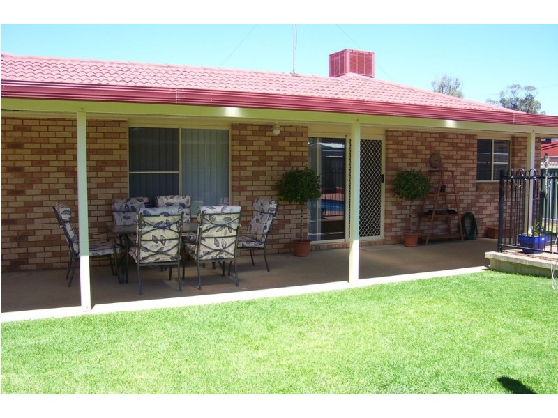 102 Dalton Street, Parkes NSW 2870