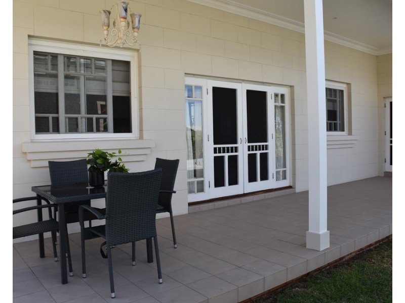 8 High Street, Parkes NSW 2870