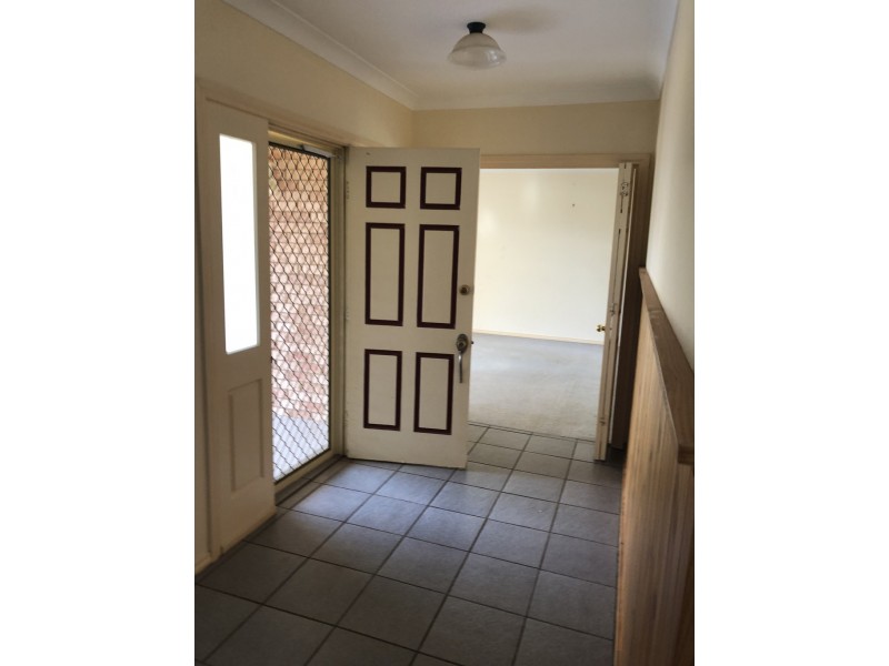 7 Glenburnie Close, Parkes NSW 2870