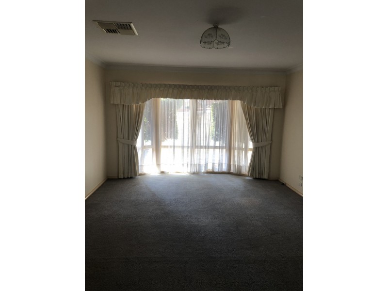 7 Glenburnie Close, Parkes NSW 2870