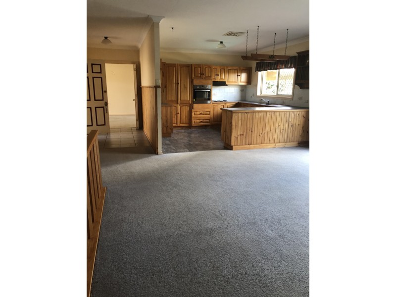 7 Glenburnie Close, Parkes NSW 2870