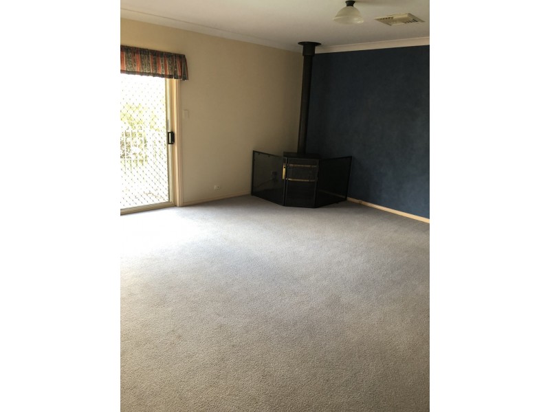 7 Glenburnie Close, Parkes NSW 2870