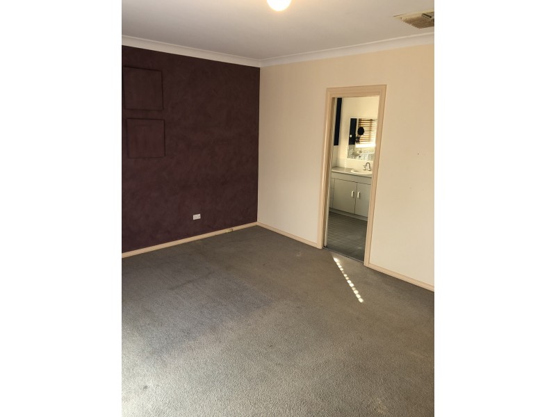7 Glenburnie Close, Parkes NSW 2870
