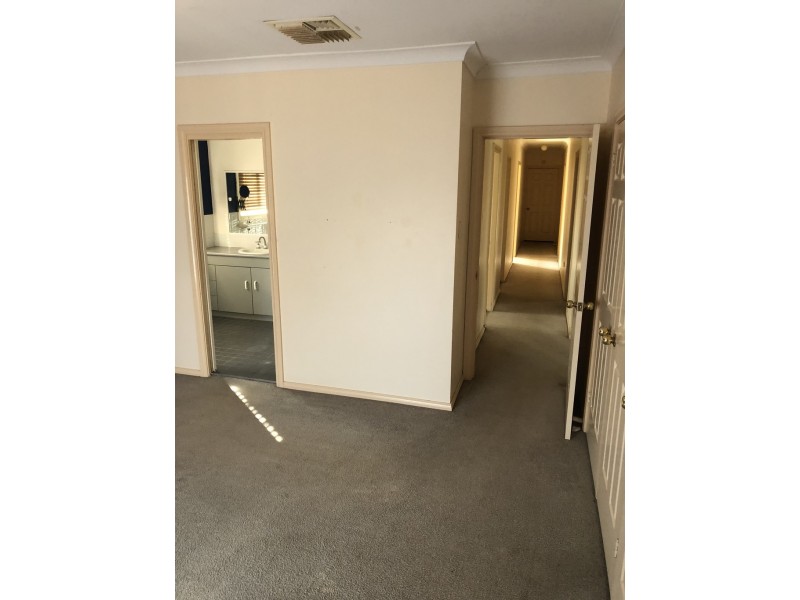 7 Glenburnie Close, Parkes NSW 2870
