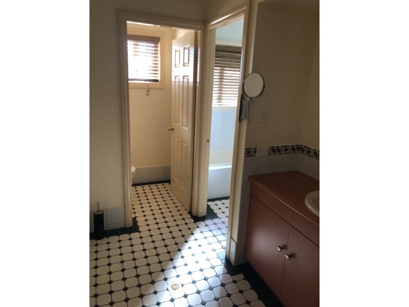 7 Glenburnie Close, Parkes NSW 2870