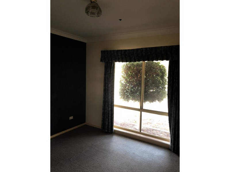 7 Glenburnie Close, Parkes NSW 2870