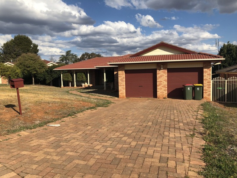 7 Glenburnie Close, Parkes NSW 2870