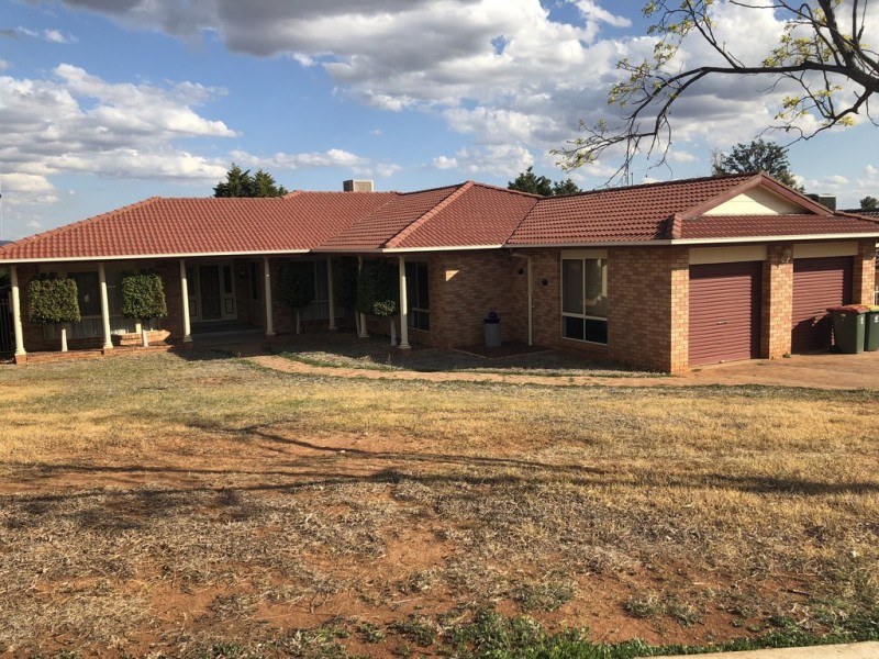 7 Glenburnie Close, Parkes NSW 2870