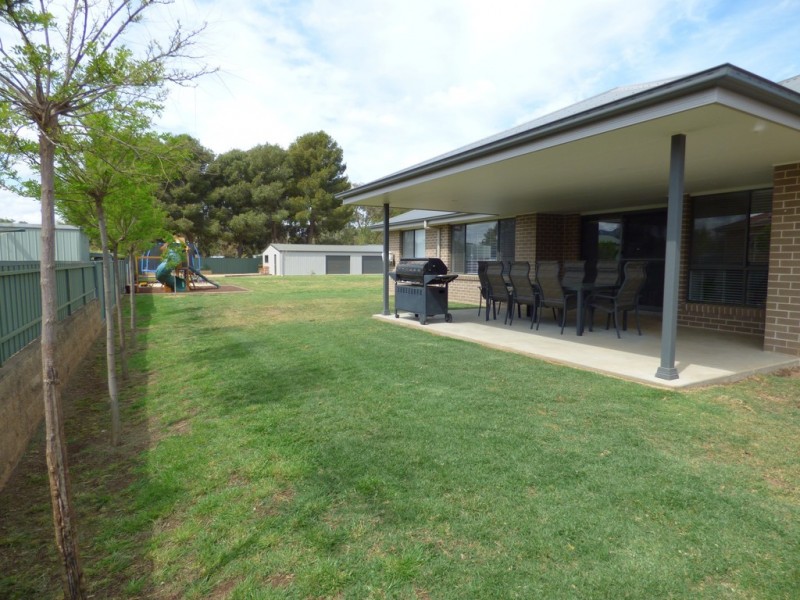 82 Church Street, Forbes NSW 2871