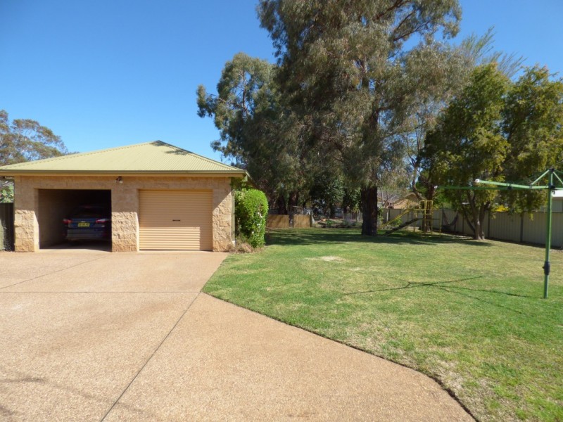 28 Alder Street, Forbes NSW 2871