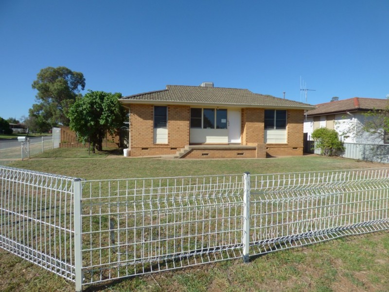 14 Cedar Crescent, Forbes NSW 2871