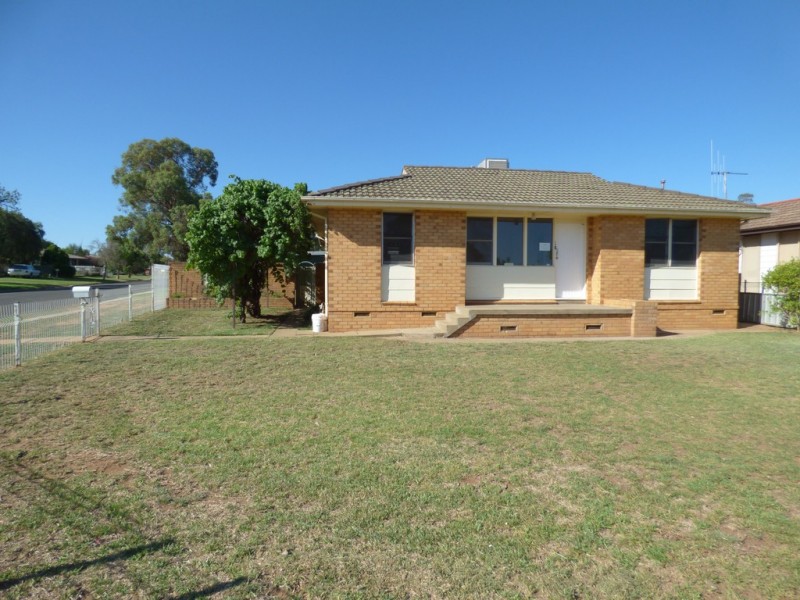 14 Cedar Crescent, Forbes NSW 2871