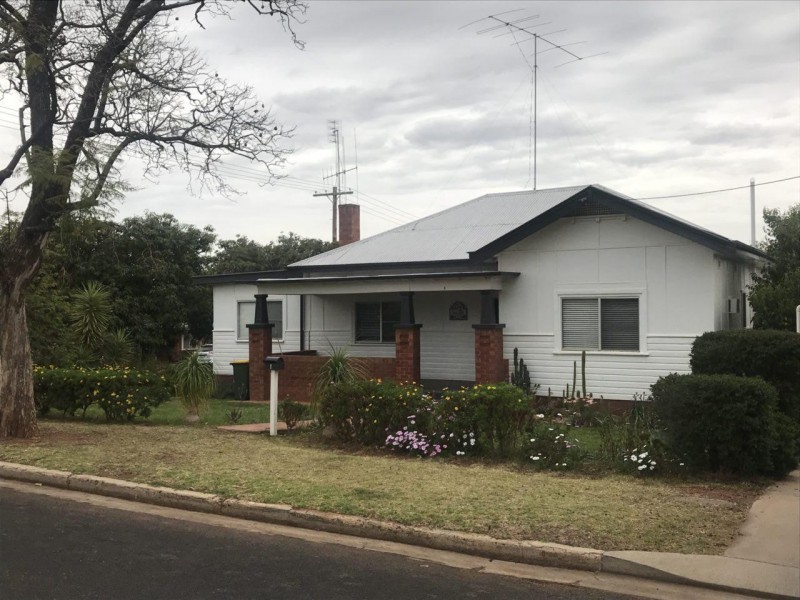 1 Oswin Street, Parkes NSW 2870