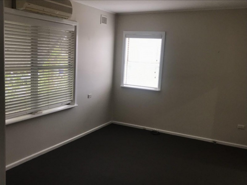 1 Oswin Street, Parkes NSW 2870