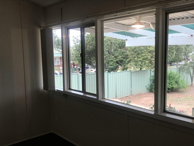 1 Oswin Street, Parkes NSW 2870