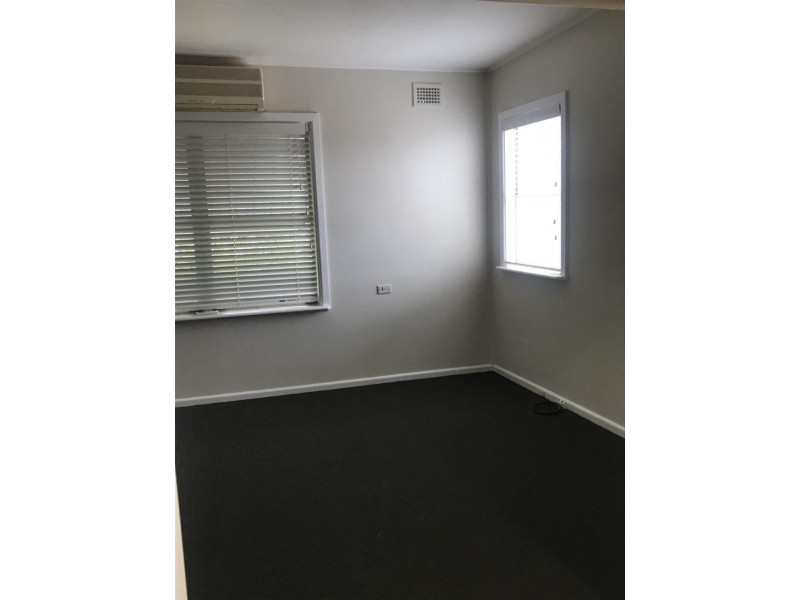 1 Oswin Street, Parkes NSW 2870