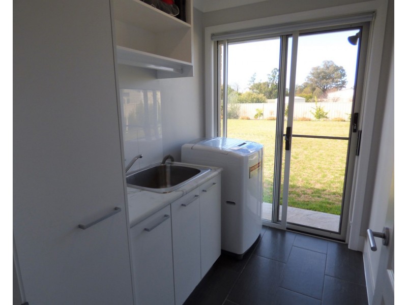 103 York Street, Forbes NSW 2871