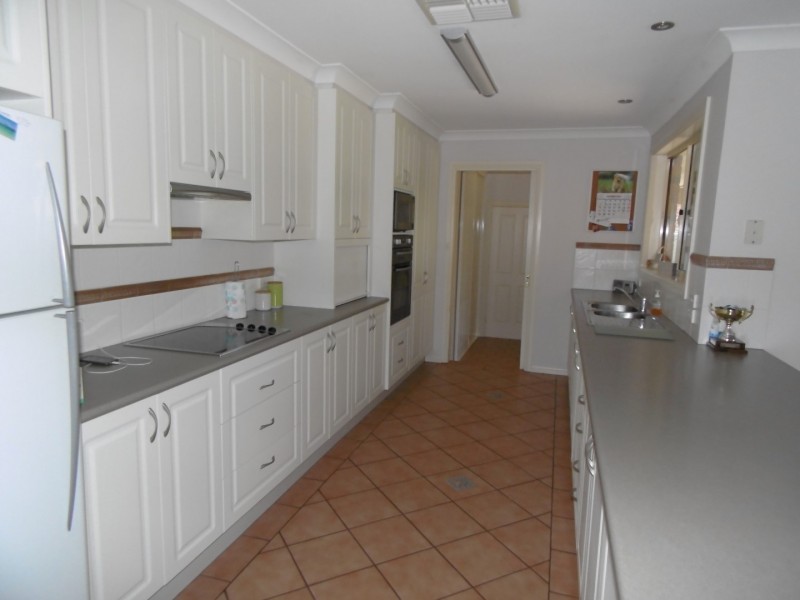 14 Glenburnie Close, Parkes NSW 2870