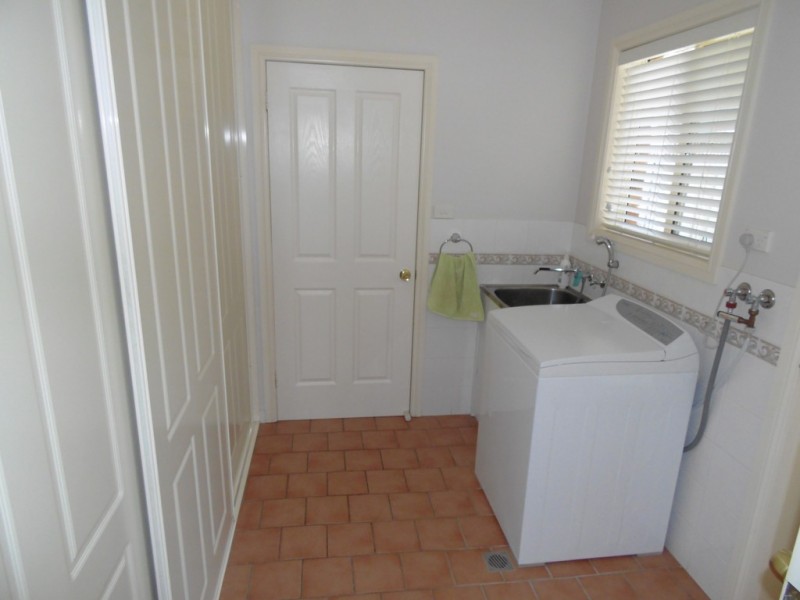 14 Glenburnie Close, Parkes NSW 2870