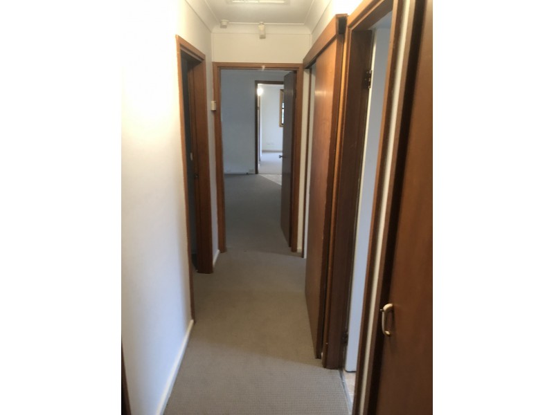 9 Faull Crescent, Parkes NSW 2870