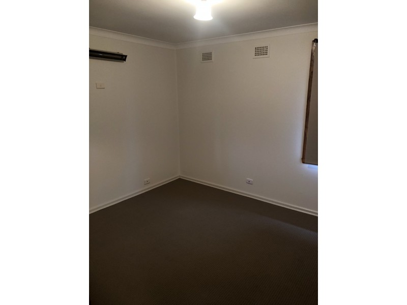 9 Faull Crescent, Parkes NSW 2870