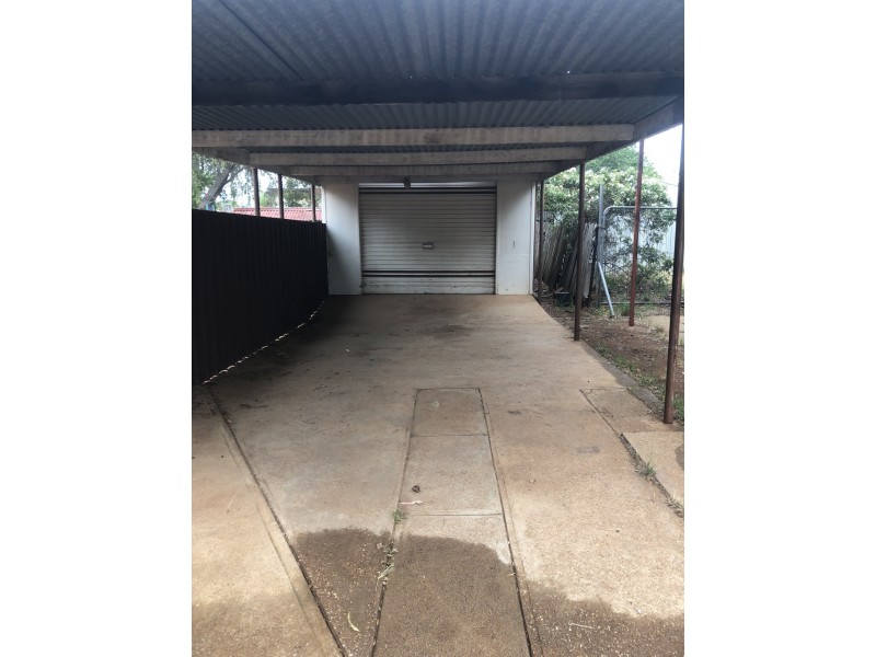 9 Faull Crescent, Parkes NSW 2870