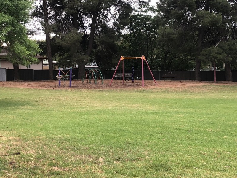 9 Faull Crescent, Parkes NSW 2870