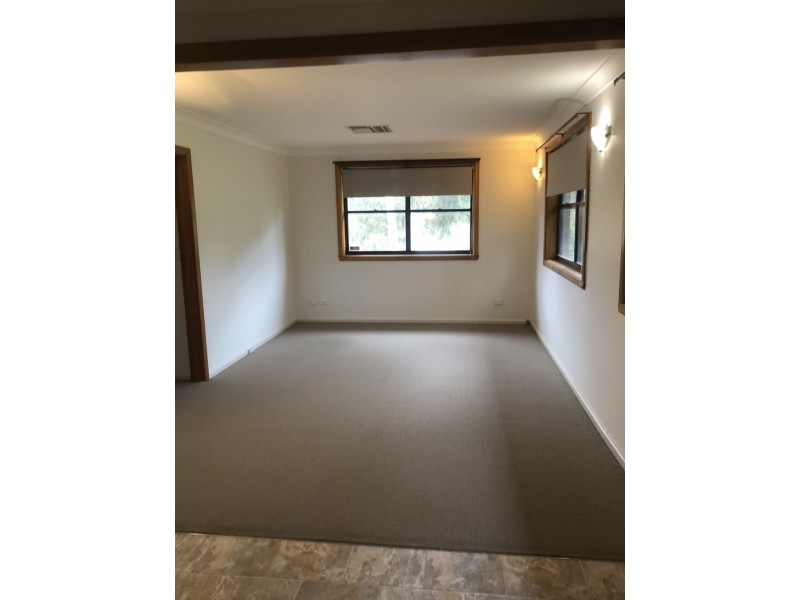 9 Faull Crescent, Parkes NSW 2870