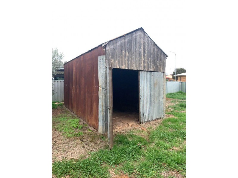 11a Close Street, Parkes NSW 2870