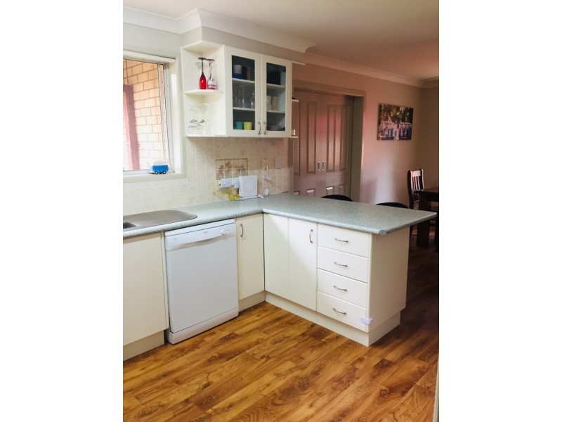 6 Bowditch Cres, Parkes NSW 2870