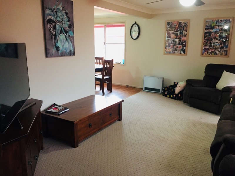 6 Bowditch Cres, Parkes NSW 2870