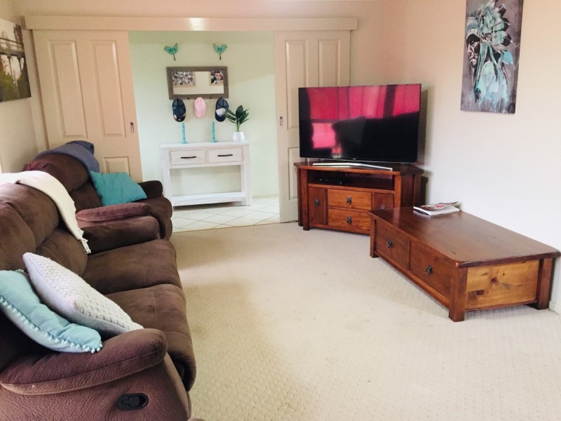 6 Bowditch Cres, Parkes NSW 2870
