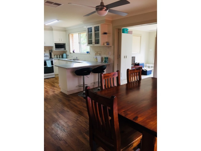 6 Bowditch Cres, Parkes NSW 2870