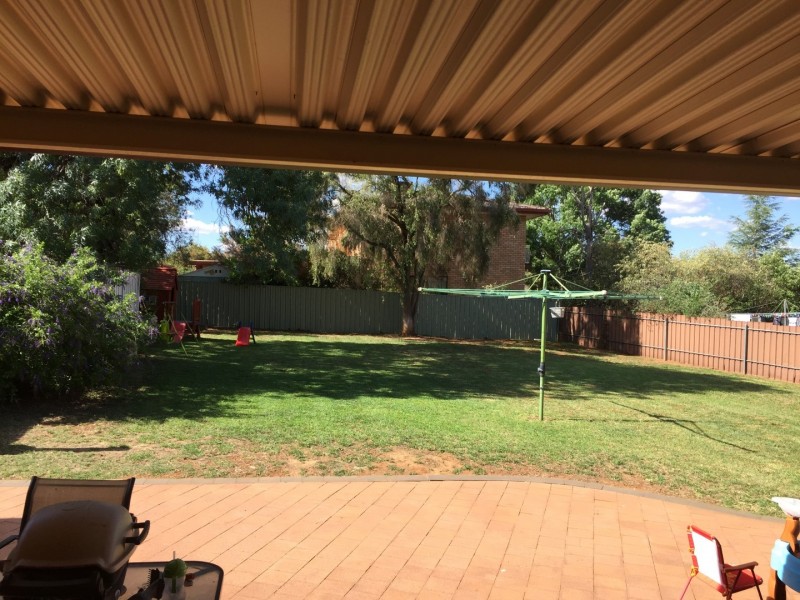 6 Bowditch Cres, Parkes NSW 2870