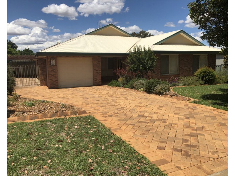 1 Cobden Place, Parkes NSW 2870