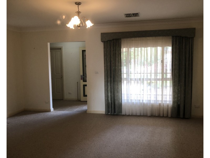 1 Cobden Place, Parkes NSW 2870