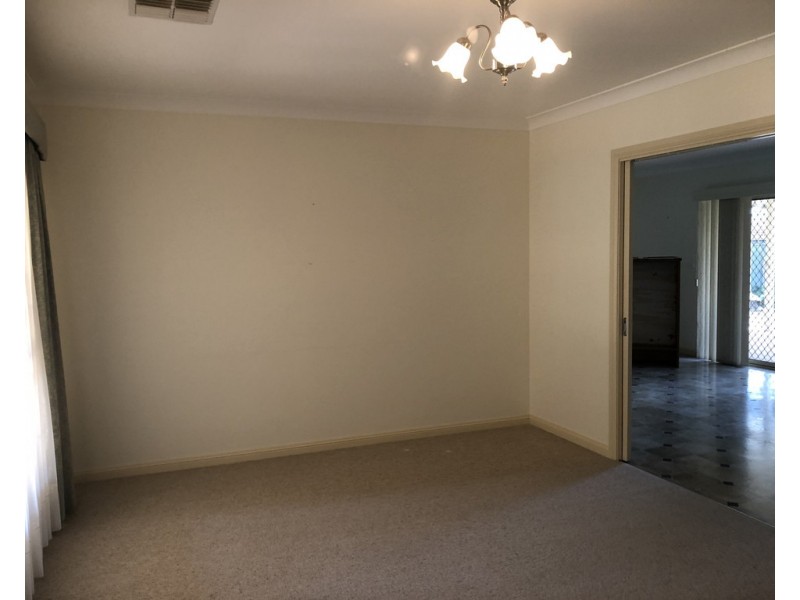 1 Cobden Place, Parkes NSW 2870