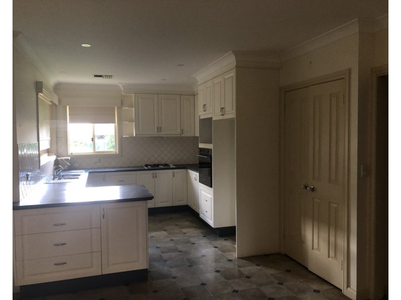 1 Cobden Place, Parkes NSW 2870