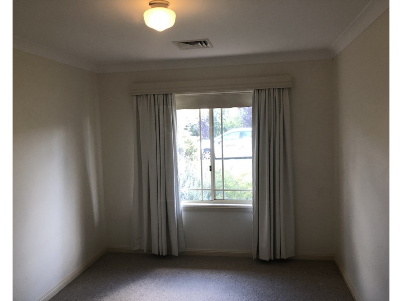 1 Cobden Place, Parkes NSW 2870