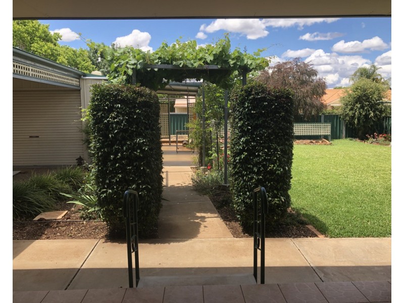 1 Cobden Place, Parkes NSW 2870