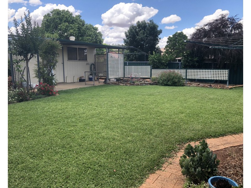 1 Cobden Place, Parkes NSW 2870