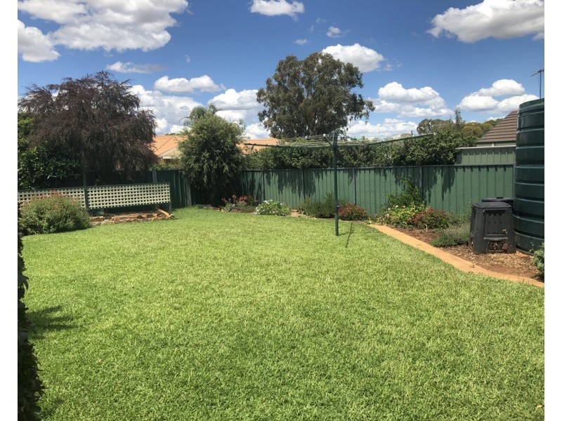 1 Cobden Place, Parkes NSW 2870