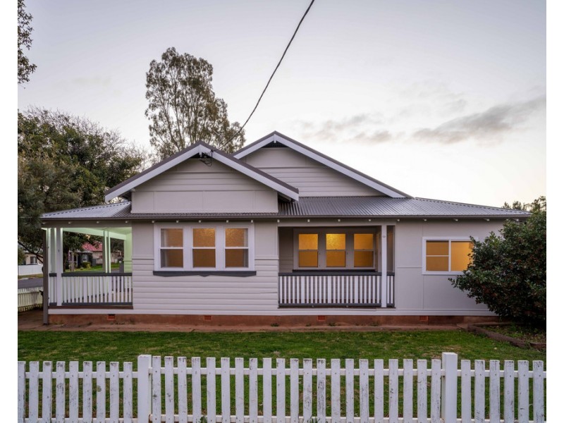 1 Carrington Street, Parkes NSW 2870