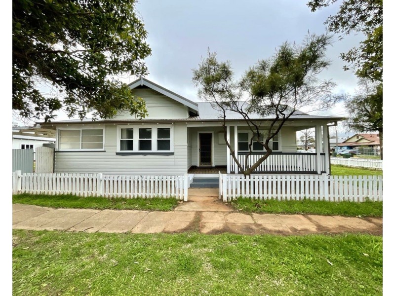1 Carrington Street, Parkes NSW 2870