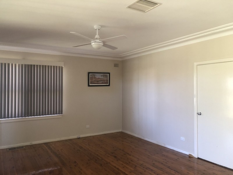 9 Captain Wilson Avenue, Parkes NSW 2870
